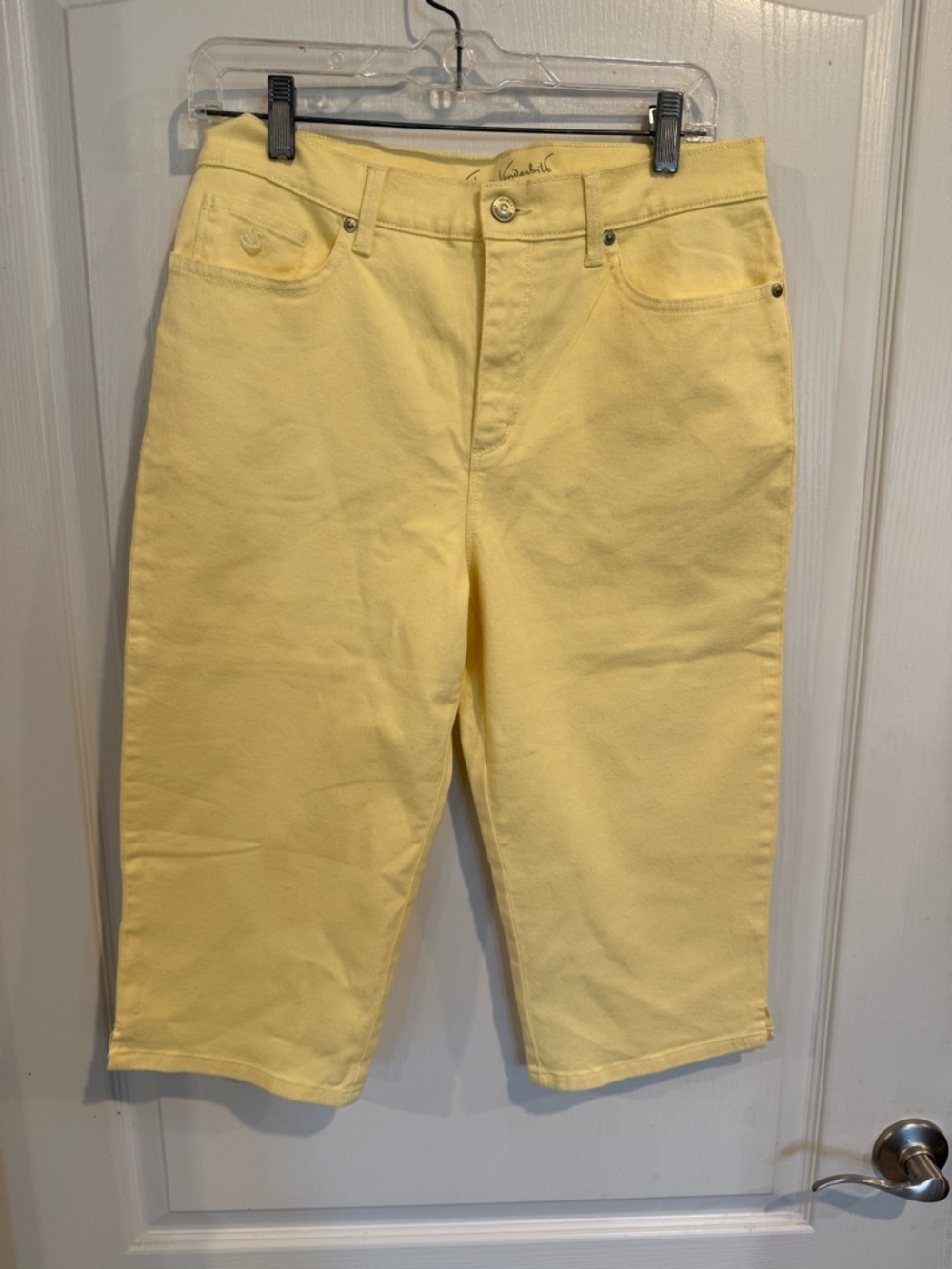 Gloria Vanderbilt Women's Amanda Skimmer Butter yellow Capri denim pants sz 8
